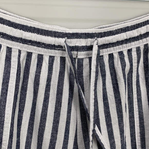 NWT- St. John's Bay Womens Linen Blend Mid Rise Soft Short Navy Stripe - Picture 4 of 11